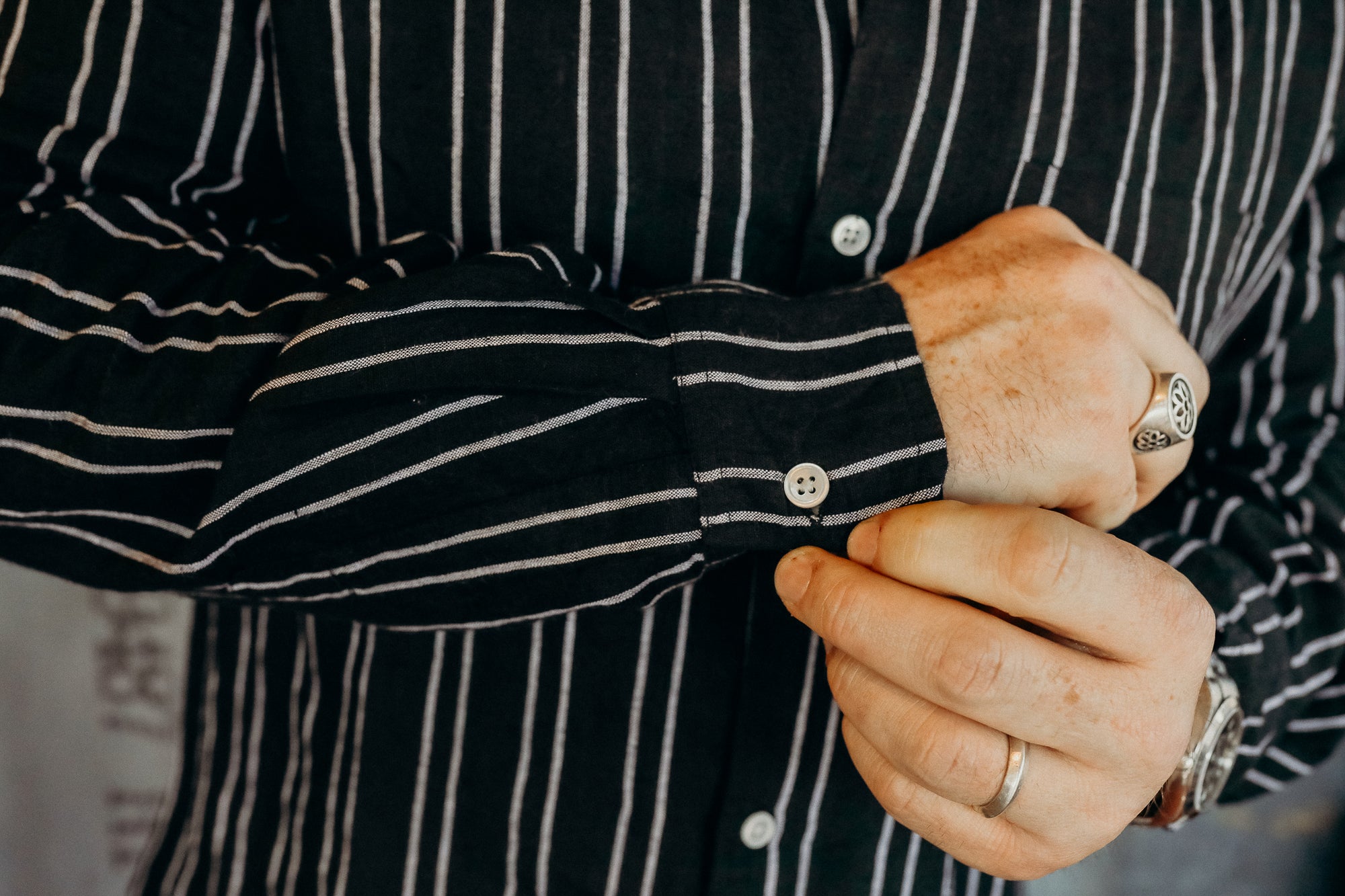 LS OPEN COLLAR SHIRT - BLACK STRIPED LINEN